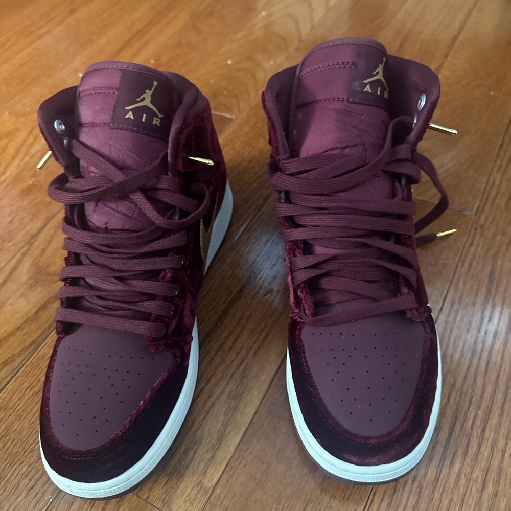 Jordan 1 Men's Burgundy Sneakers